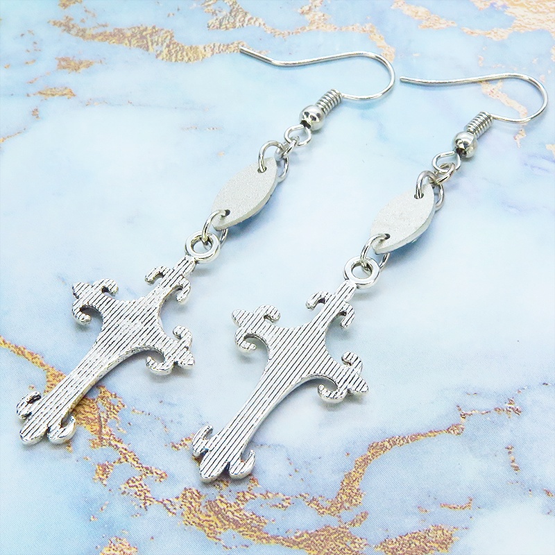 アンティークシルバー ゴシック調ロザリオをマリンブルーレジンで彩色したピアス スワロフスキーアクアマリン サージカル可