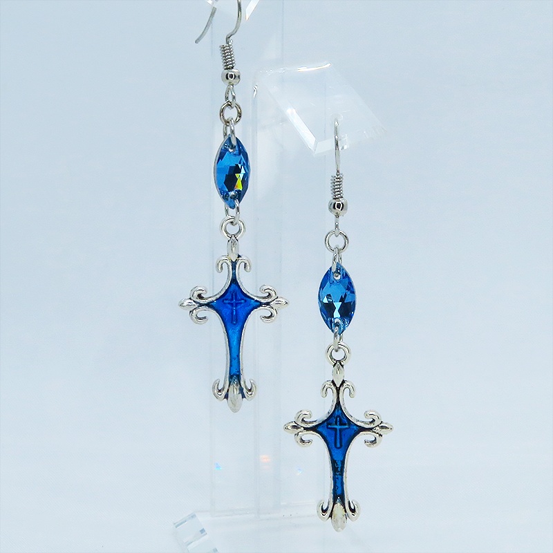 アンティークシルバー ゴシック調ロザリオをマリンブルーレジンで彩色したピアス スワロフスキーアクアマリン サージカル可