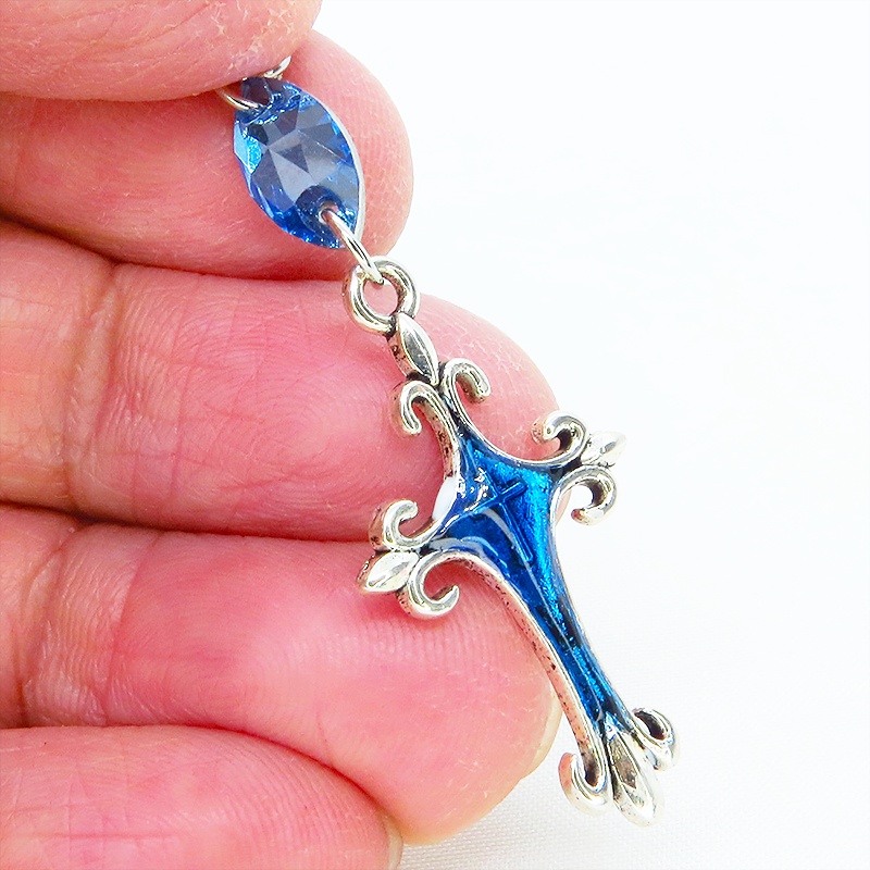 アンティークシルバー ゴシック調ロザリオをマリンブルーレジンで彩色したピアス スワロフスキーアクアマリン サージカル可