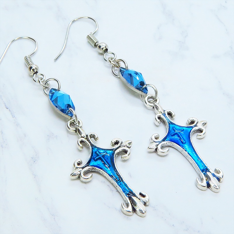 アンティークシルバー ゴシック調ロザリオをマリンブルーレジンで彩色したピアス スワロフスキーアクアマリン サージカル可