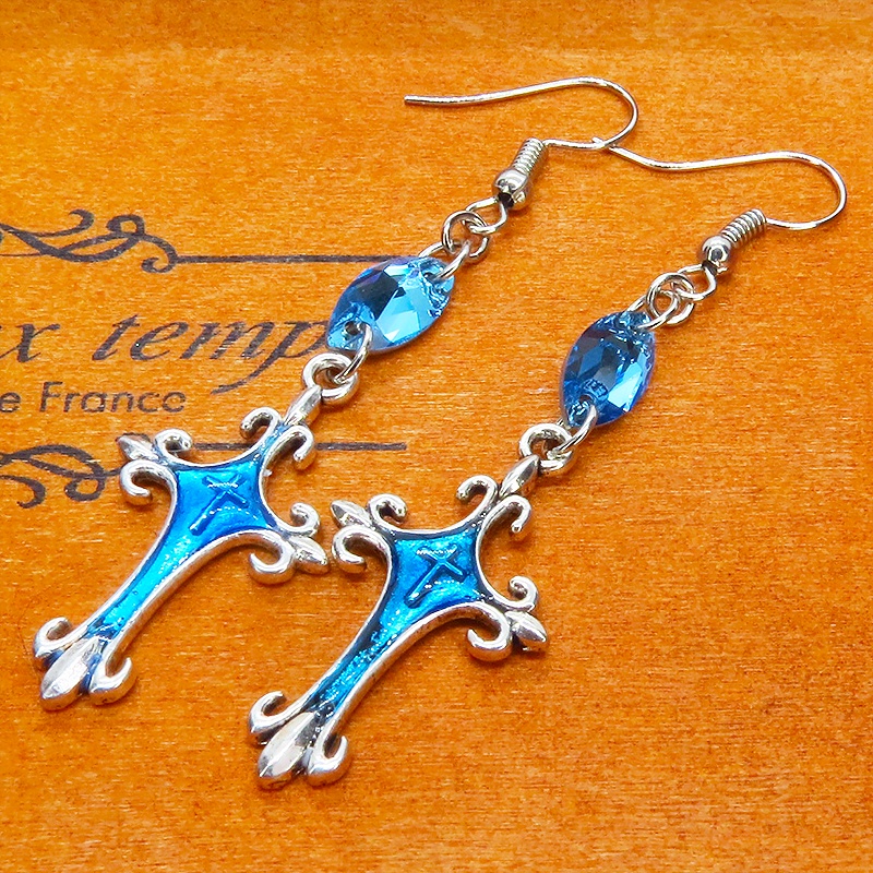 アンティークシルバー ゴシック調ロザリオをマリンブルーレジンで彩色したピアス スワロフスキーアクアマリン サージカル可