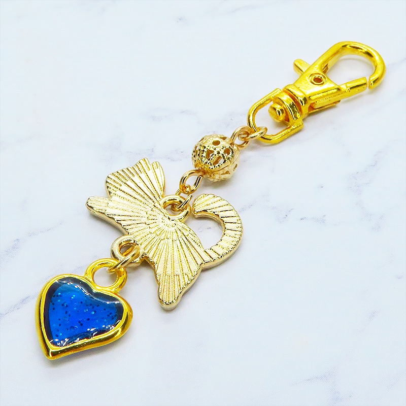 跳び黒猫とブルーハートの大人可愛いキーホルダー エナメル ゴールドメタルビーズ マリンブルーレジン 金具変更可