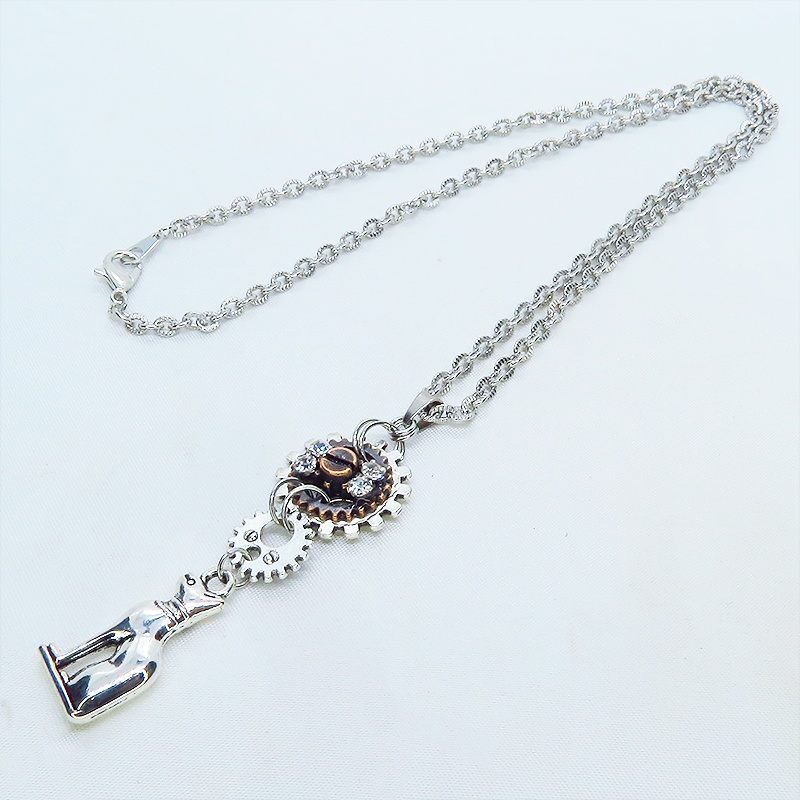 アンティークシルバー 猫の神様バステトチャームと歯車を組合せたネックレス ラインストーン 長さ調整可