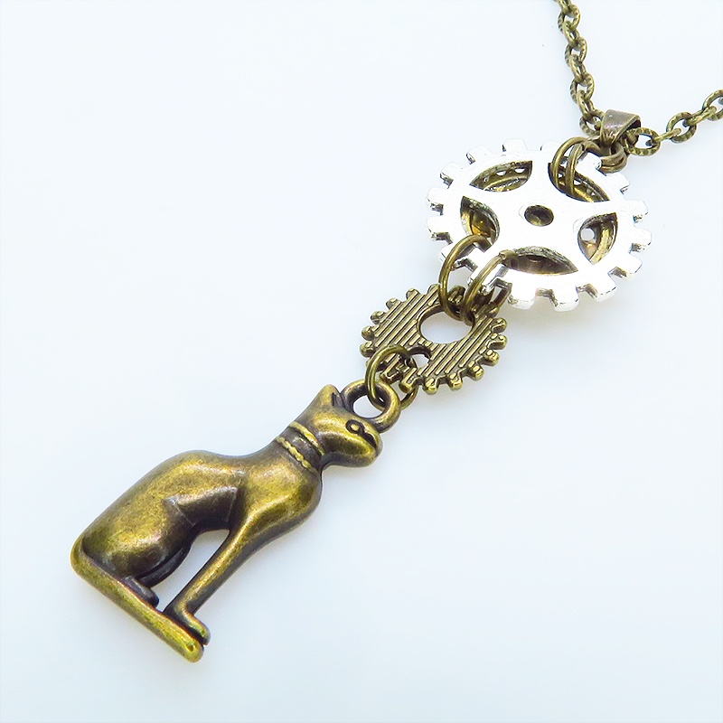 アンティークゴールド 猫の神様バステトチャームと歯車を組合せたネックレス ラインストーン 長さ調整可