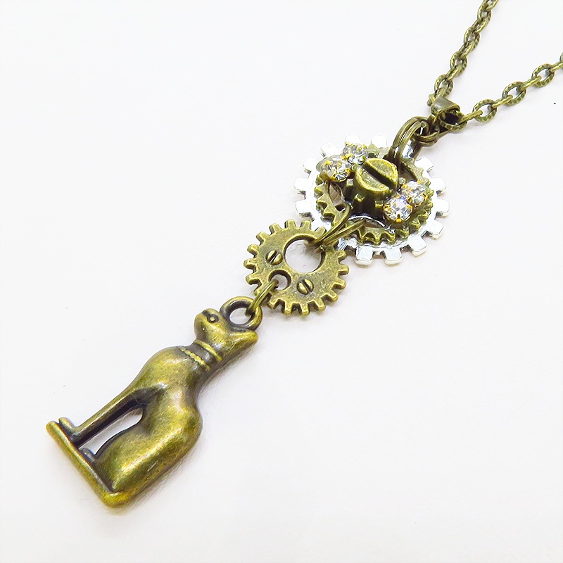 アンティークゴールド 猫の神様バステトチャームと歯車を組合せたネックレス ラインストーン 長さ調整可