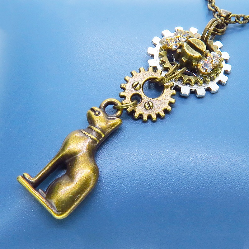 アンティークゴールド 猫の神様バステトチャームと歯車を組合せたネックレス ラインストーン 長さ調整可