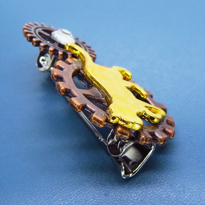 歩く猫シルエットモチーフと歯車のスチームパンク風ブローチ ラインストーン バッジ アンティークブロンズ