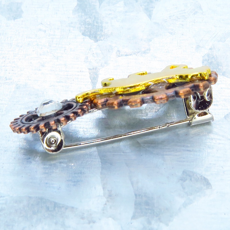 歩く猫シルエットモチーフと歯車のスチームパンク風ブローチ ラインストーン バッジ アンティークブロンズ