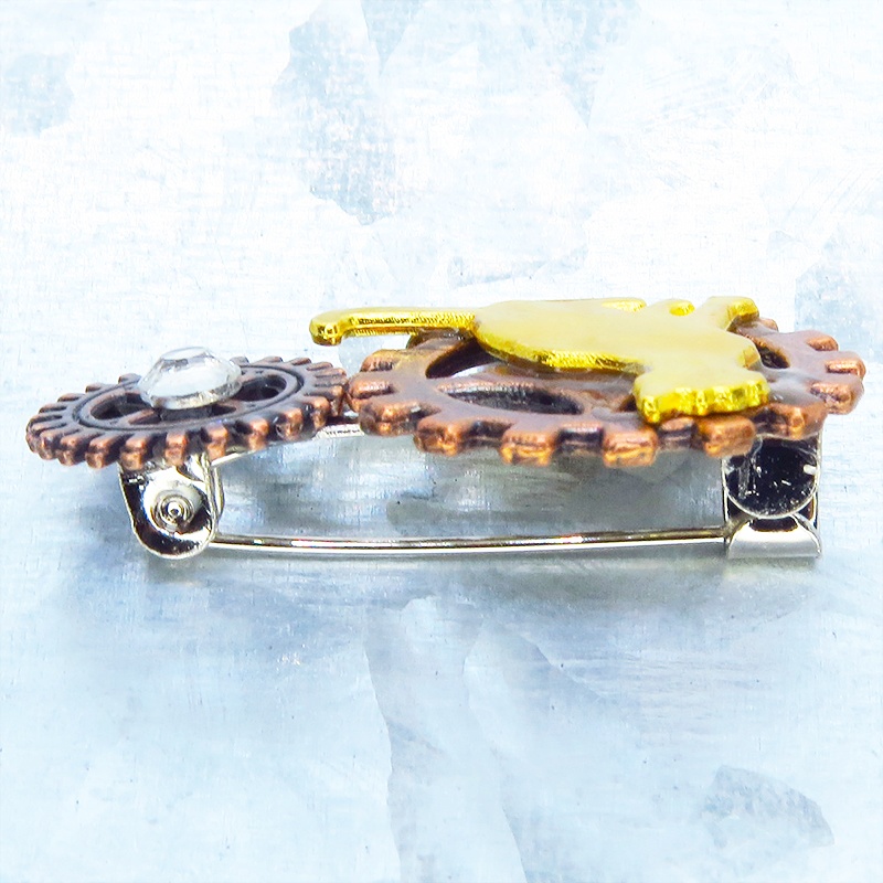 見上げる猫シルエットモチーフと歯車のスチームパンク風ブローチ ラインストーン バッジ アンティークブロンズ