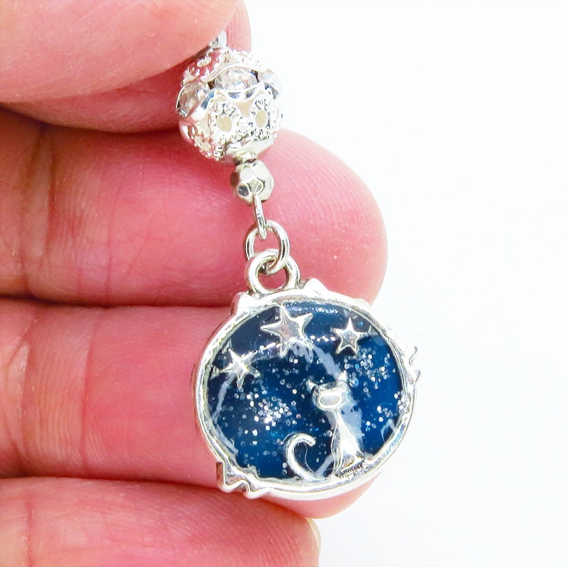 シルバーカラー 猫と星のチャームをメタルビーズを組合せたキーホルダー マリンブルー レジン 金具変更可