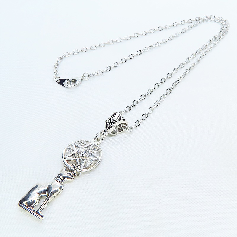 アンティークシルバー 猫の神様バステトとペンダグラムのオリエンタル風ネックレス ラインストーン レジン 長さ調整可