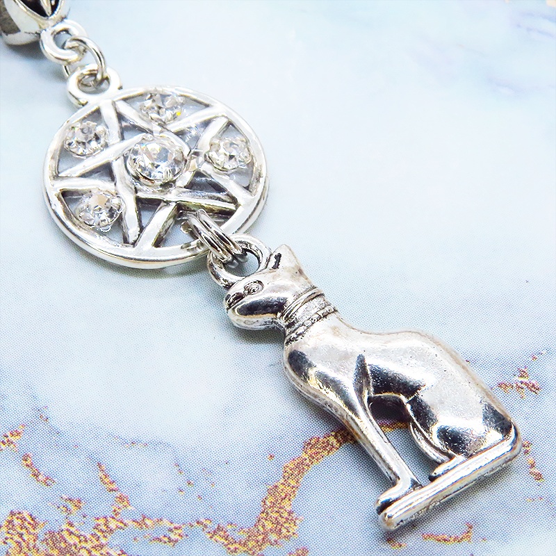 アンティークシルバー 猫の神様バステトとペンダグラムのオリエンタル風ネックレス ラインストーン レジン 長さ調整可