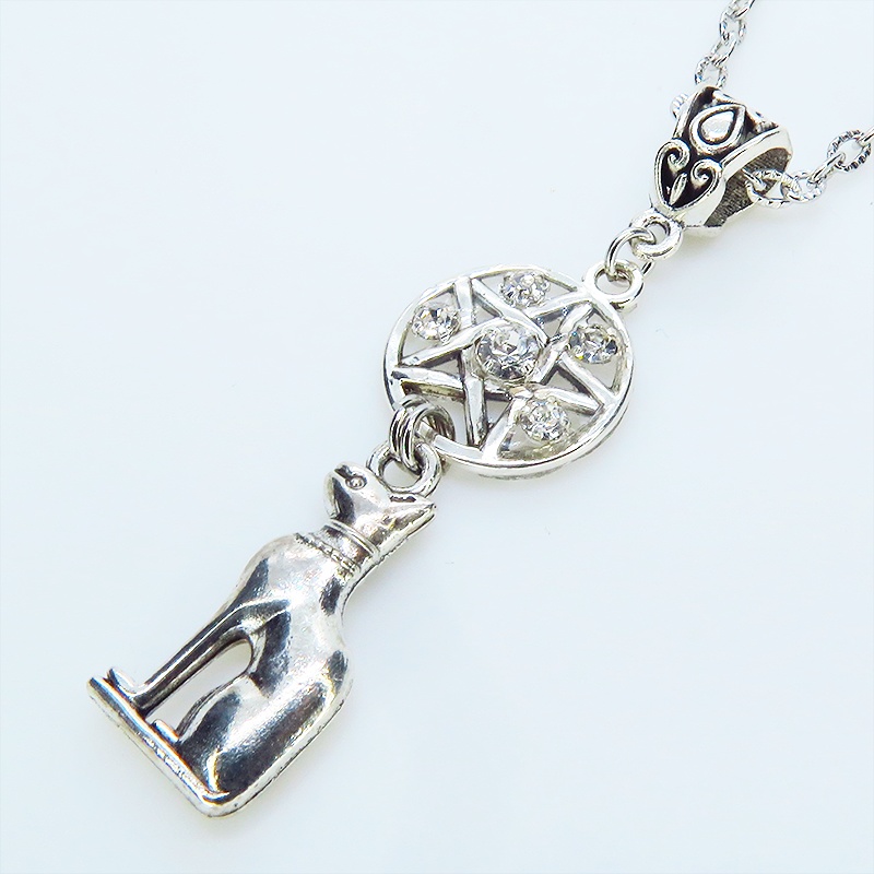 アンティークシルバー 猫の神様バステトとペンダグラムのオリエンタル風ネックレス ラインストーン レジン 長さ調整可