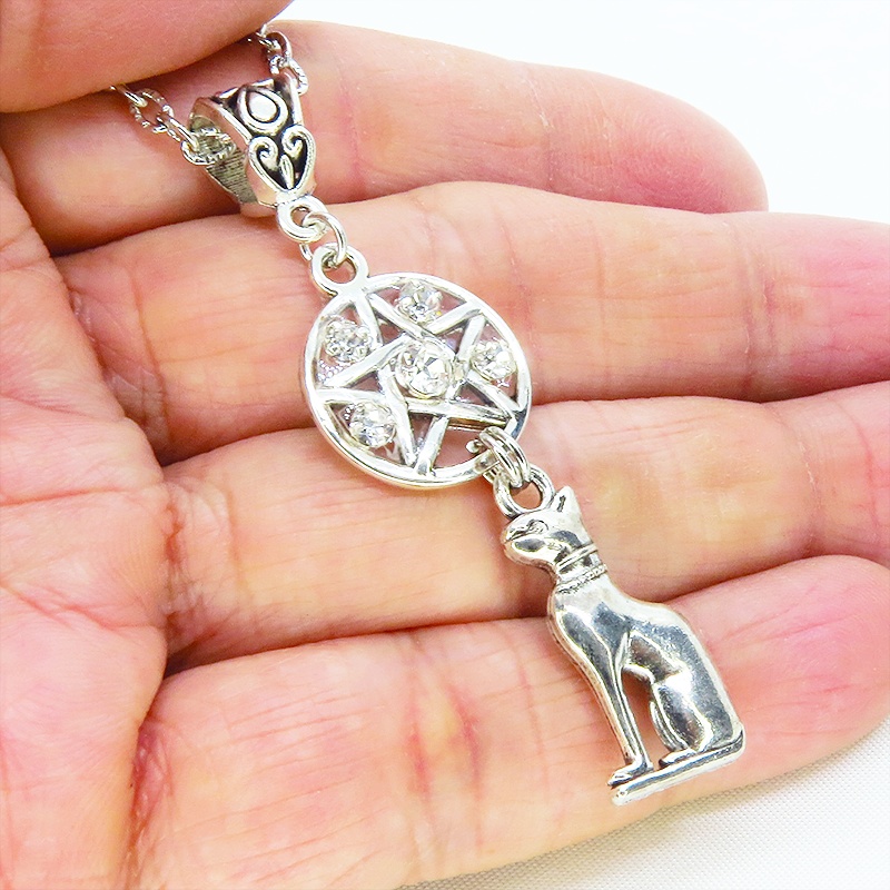 アンティークシルバー 猫の神様バステトとペンダグラムのオリエンタル風ネックレス ラインストーン レジン 長さ調整可