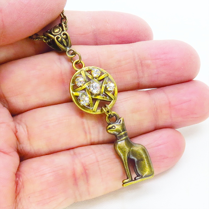 アンティークゴールド 猫の神様バステトとペンダグラムのオリエンタル風ネックレス ラインストーン レジン 長さ調整可