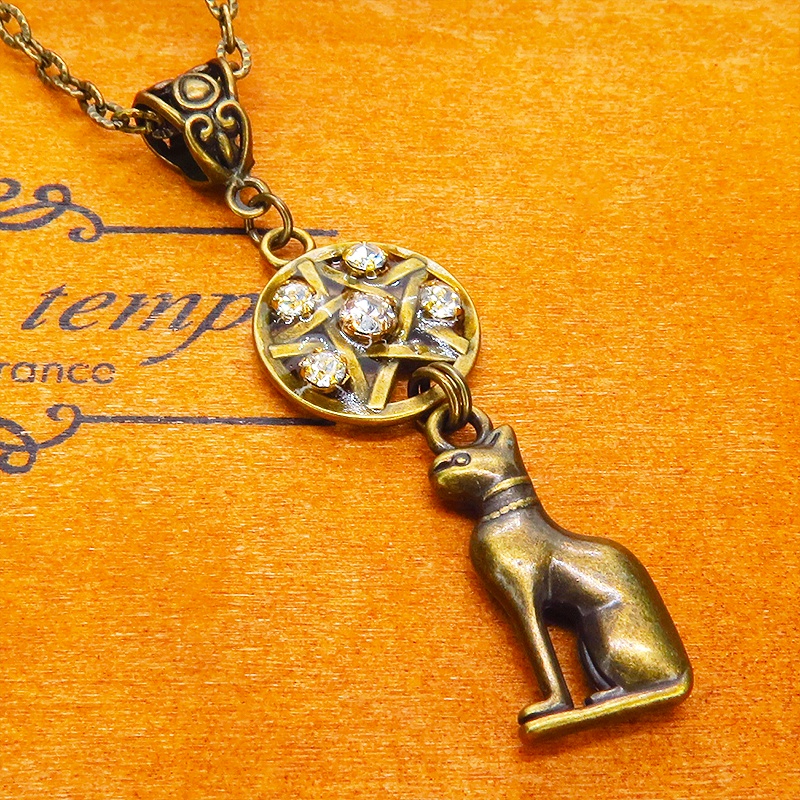 アンティークゴールド 猫の神様バステトとペンダグラムのオリエンタル風ネックレス ラインストーン レジン 長さ調整可