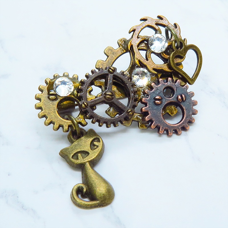 アンティークゴールド 猫と歯車を組合せたスチームパンク風のコンパクトなブローチ バッジ ラインストーン