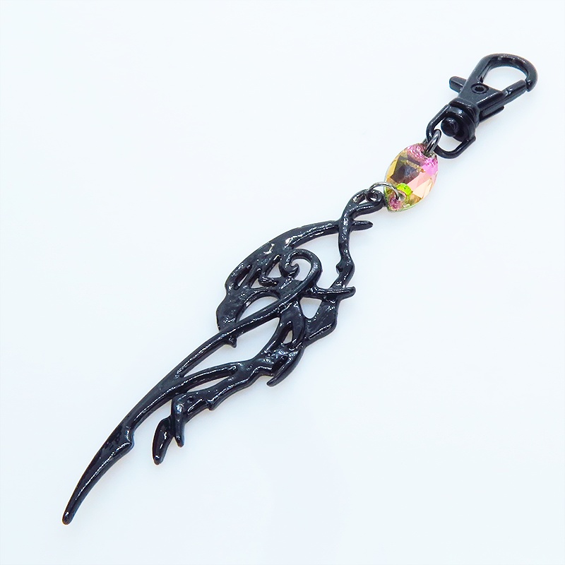 ゴシック調ドラゴンモチーフとレインボーカラーのガラスクリスタルを組合せたブラックキーホルダー