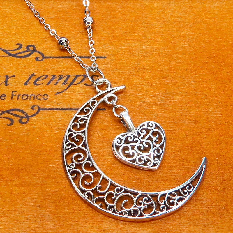 アンティークシルバー 透かし三日月とハートの大人可愛いネックレス ムーン ロングチェーンネックレス
