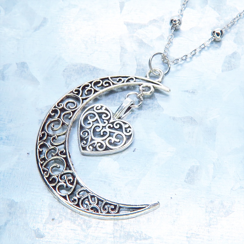 アンティークシルバー 透かし三日月とハートの大人可愛いネックレス ムーン ロングチェーンネックレス
