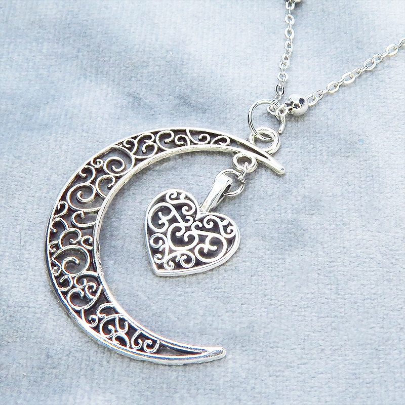 アンティークシルバー 透かし三日月とハートの大人可愛いネックレス ムーン ロングチェーンネックレス