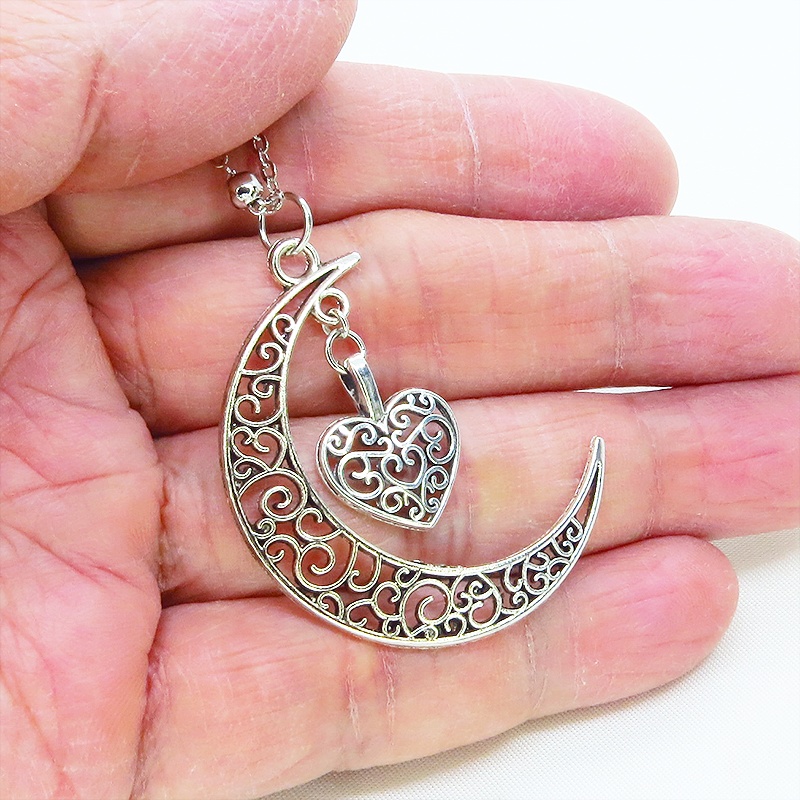 アンティークシルバー 透かし三日月とハートの大人可愛いネックレス ムーン ロングチェーンネックレス