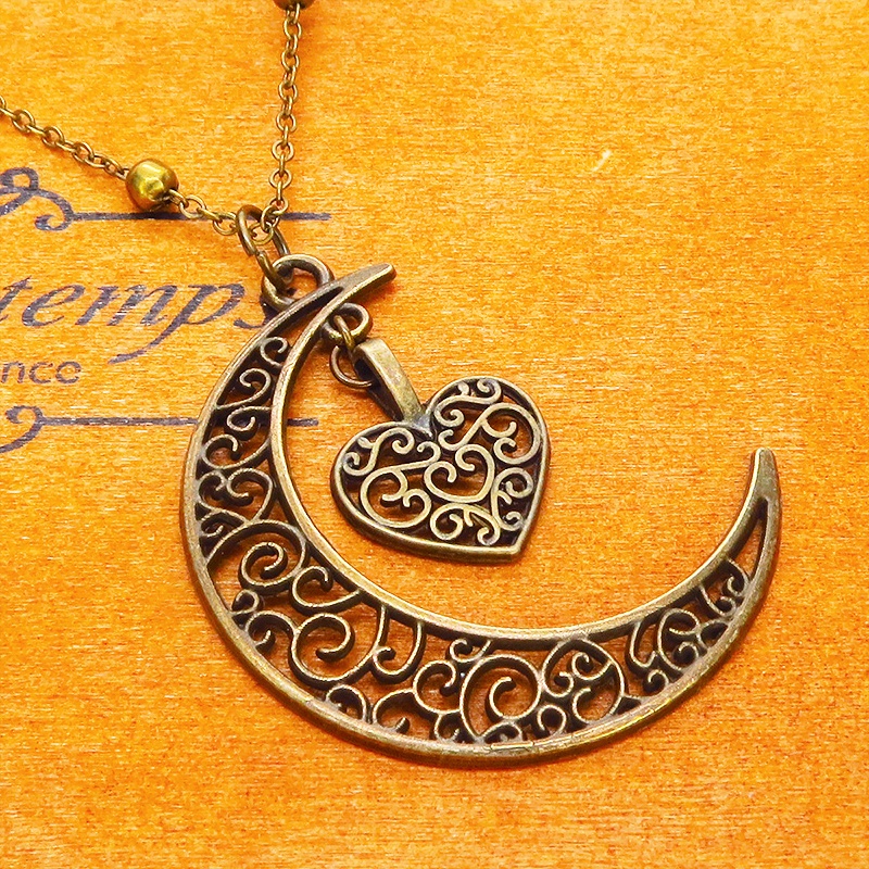 アンティークゴールド 透かし三日月とハートの大人可愛いネックレス ムーン ロングチェーンネックレス