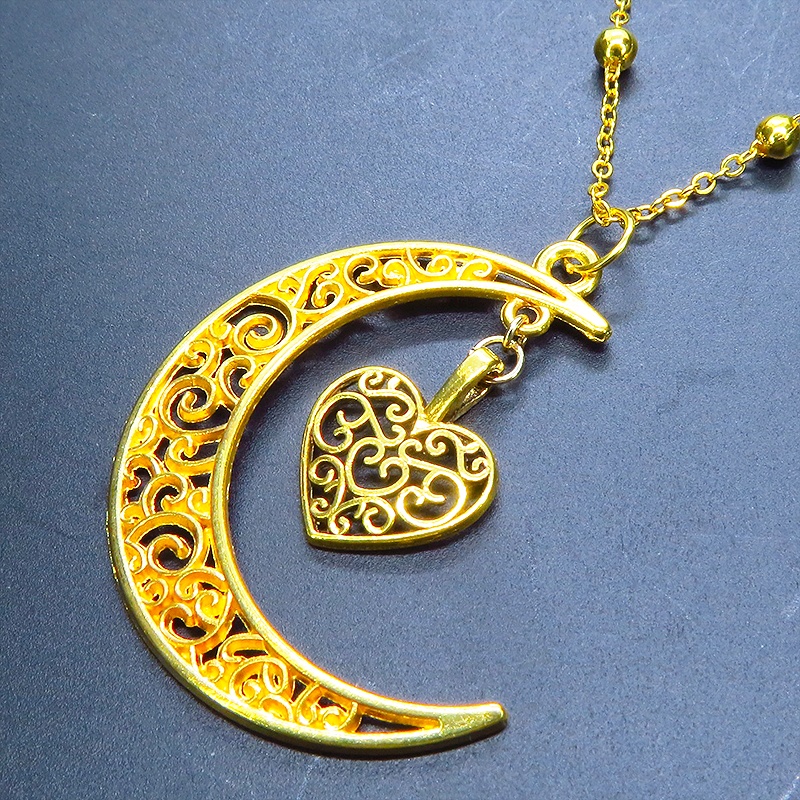 ゴールドカラー 透かし三日月とハートの大人可愛いネックレス ムーン ロングチェーンネックレス
