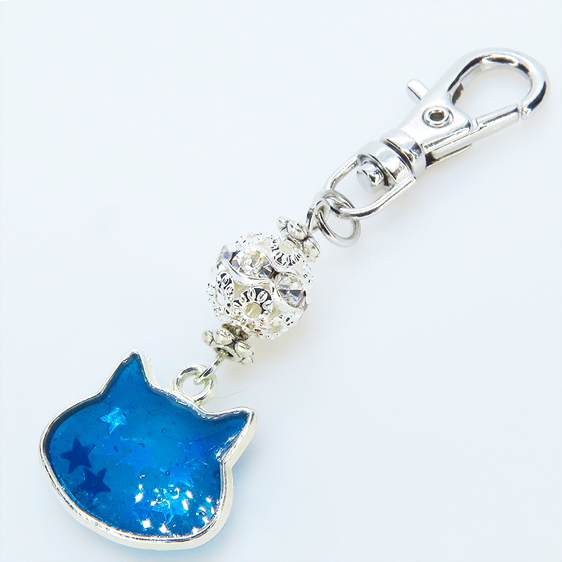 ブルーキャットスターキーホルダー 青い猫フェイスモチーフに星を散りばめたキーホルダー メタルビーズ 金具変更可