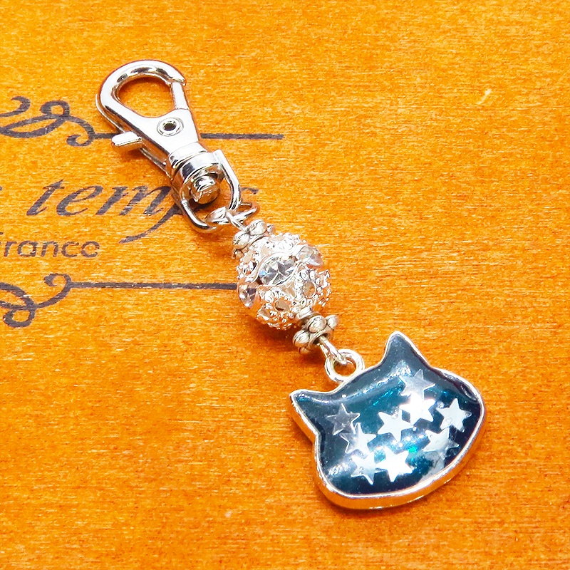 ブルーキャットスターキーホルダー 青い猫フェイスモチーフに星を散りばめたキーホルダー メタルビーズ 金具変更可