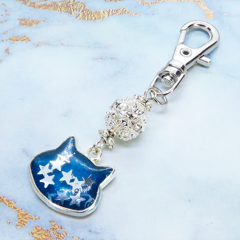 ブルーキャットスターキーホルダー 青い猫フェイスモチーフに星を散りばめたキーホルダー メタルビーズ 金具変更可