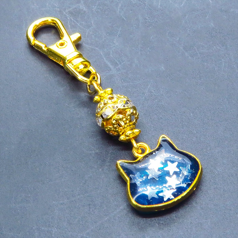 ブルーキャットスターキーホルダー ゴールドカラー 青い猫フェイスに星を散りばめたキーホルダー メタルビーズ