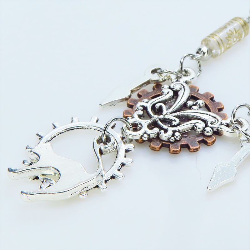 アンティークシルバー 跳ね猫と歯車のスリムなスチームパンク風ロングチェーンネックレス 長さ調整可 アジャスター可