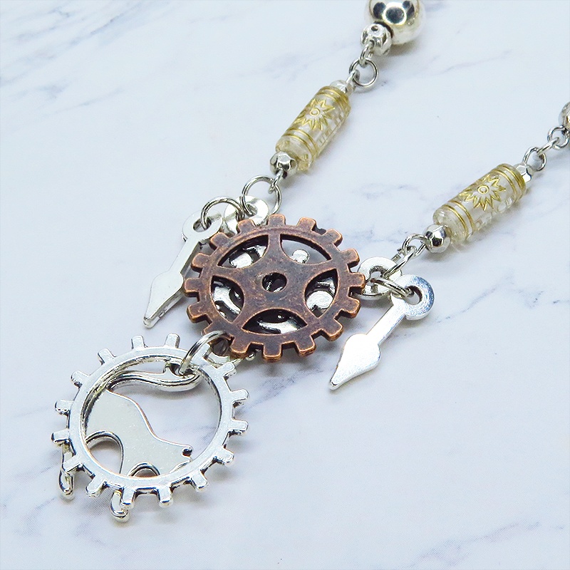 アンティークシルバー 跳ね猫と歯車のスリムなスチームパンク風ロングチェーンネックレス 長さ調整可 アジャスター可