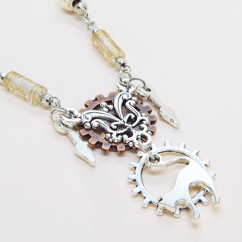 アンティークシルバー 跳ね猫と歯車のスリムなスチームパンク風ロングチェーンネックレス 長さ調整可 アジャスター可