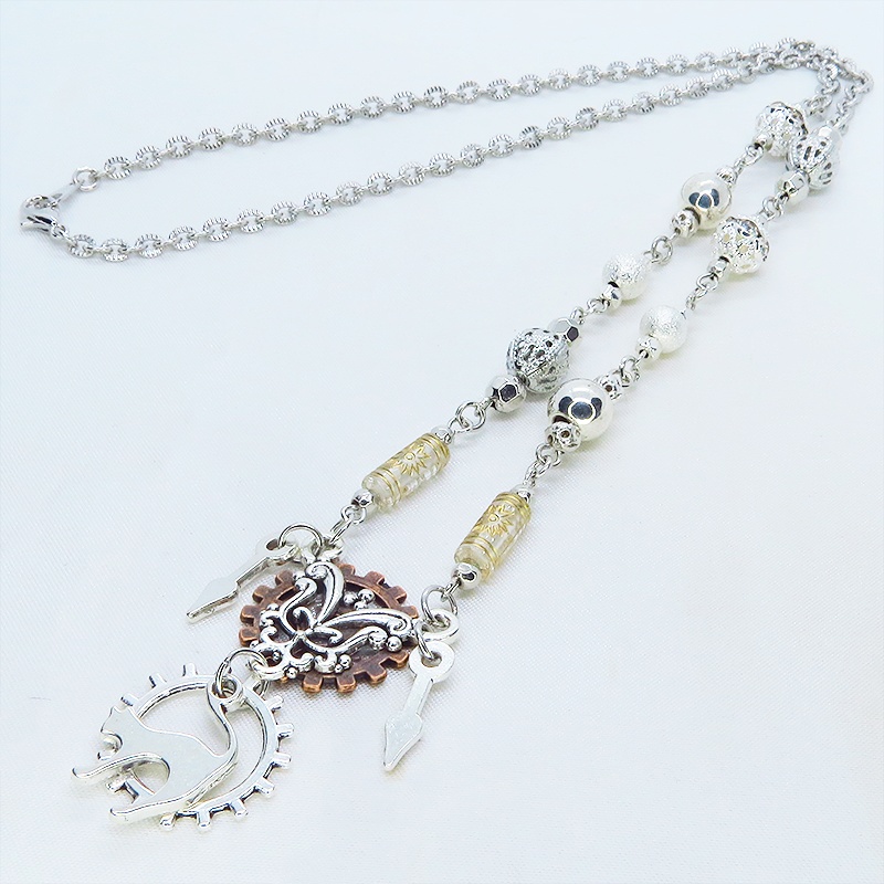 アンティークシルバー 跳ね猫と歯車のスリムなスチームパンク風ロングチェーンネックレス 長さ調整可 アジャスター可