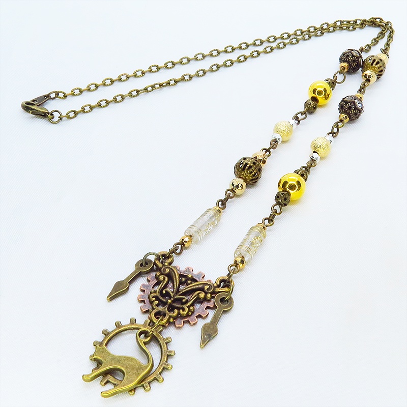 アンティークゴールド 跳ね猫と歯車のスリムなスチームパンク風ロングチェーンネックレス 長さ調整可 アジャスター可