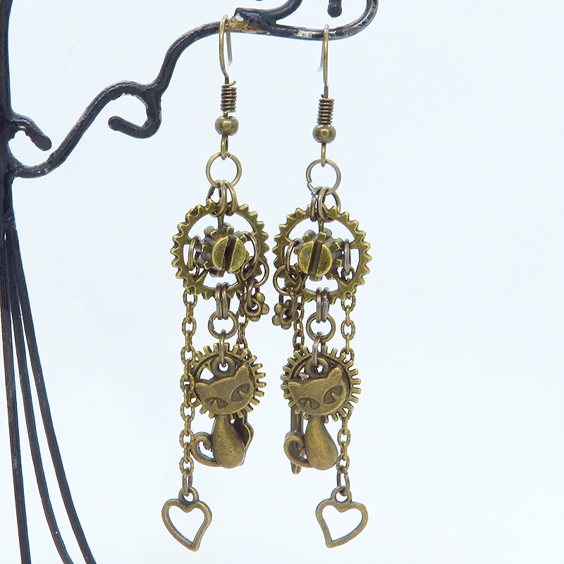 アンティークゴールド 猫と歯車のコンパクトなスチームパンク風チェーンピアス