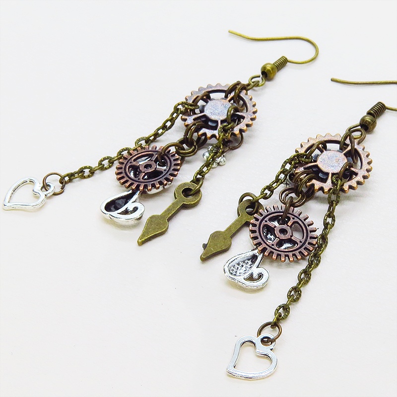 ミックスカラー 猫と歯車のコンパクトなスチームパンク風チェーンピアス アンティークシルバー ゴールド ブロンズ