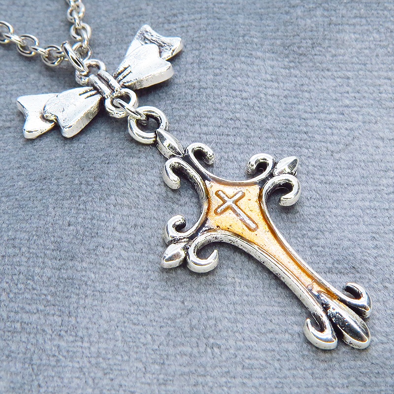 アンティークシルバー ゴシック調ロザリオをゴールドカラーで彩色したペンダントネックレス リボン 長さ調整可