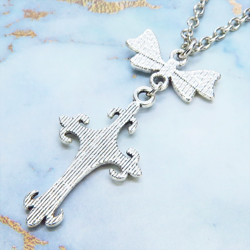 アンティークシルバー ゴシック調ロザリオをゴールドカラーで彩色したペンダントネックレス リボン 長さ調整可