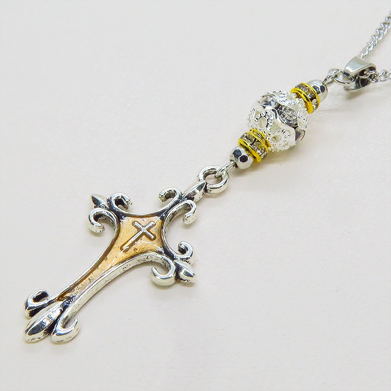 アンティークシルバー ゴシック調ロザリオをゴールドカラーで彩色したペンダントネックレス メタルビーズ 長さ調整可