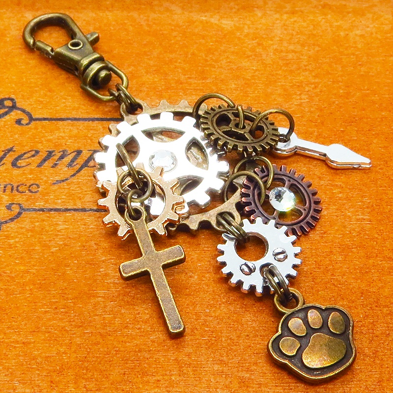 アンティークゴールド 歯車と肉球を組合せたスチームパンク風キーホルダー バッグチャーム ラインストーン 犬 猫