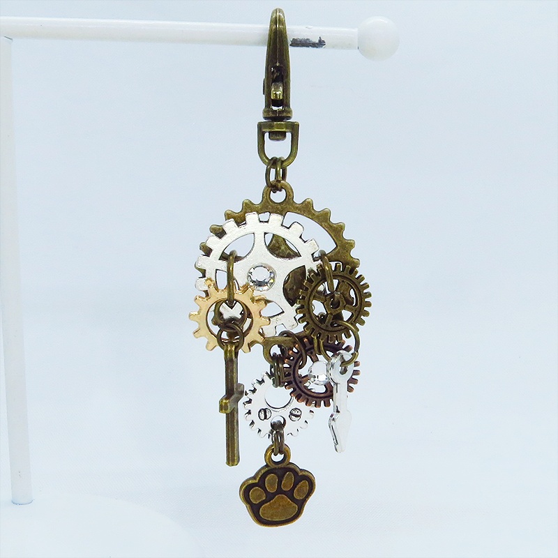 アンティークゴールド 歯車と肉球を組合せたスチームパンク風キーホルダー バッグチャーム ラインストーン 犬 猫