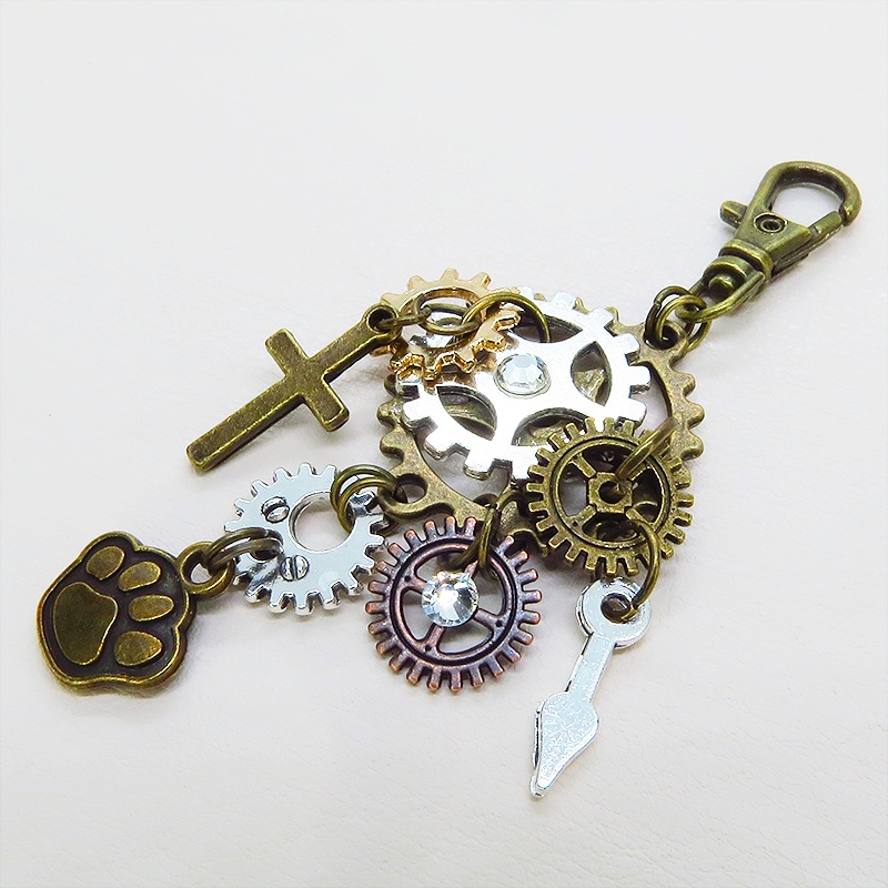 アンティークゴールド 歯車と肉球を組合せたスチームパンク風キーホルダー バッグチャーム ラインストーン 犬 猫