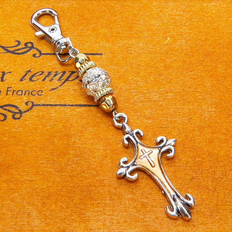 アンティークシルバー ゴシック調ロザリオをゴールドカラーで彩色したキーホルダー 金具変更可