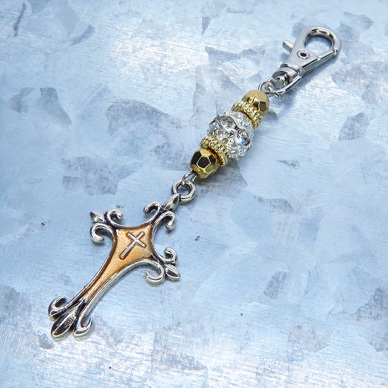 アンティークシルバー ゴシック調ロザリオをゴールドカラーで彩色したキーホルダー 金具変更可