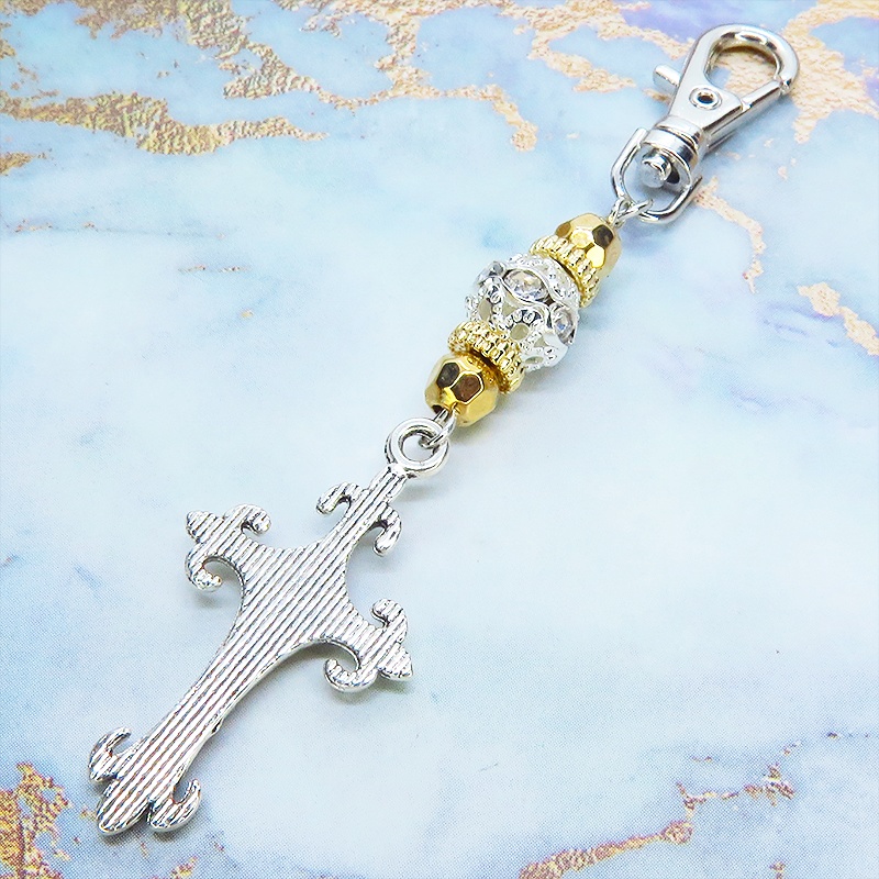 アンティークシルバー ゴシック調ロザリオをゴールドカラーで彩色したキーホルダー 金具変更可