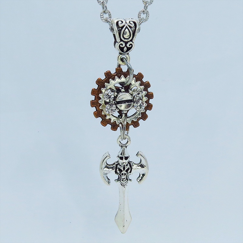 アンティークシルバー ソード(剣)モチーフとラインストーンを散りばめた歯車のネックレス 長さ調整可