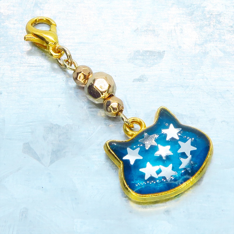 マスク・スマホチャーム ブルーキャットスター 青い猫フェイスに星を散りばめたチャーム ゴールドカラー メタルビーズ 金具変更可